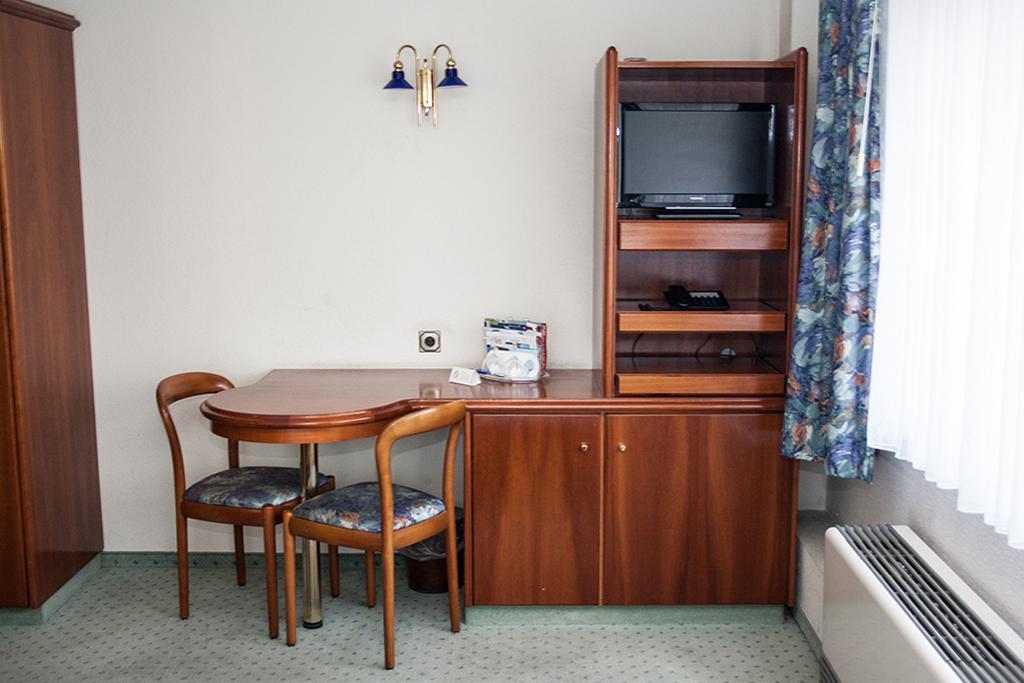 Hotel La Vigie & Ristorante Belvedere Duisburg Værelse billede