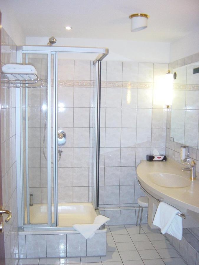 Hotel La Vigie & Ristorante Belvedere Duisburg Værelse billede